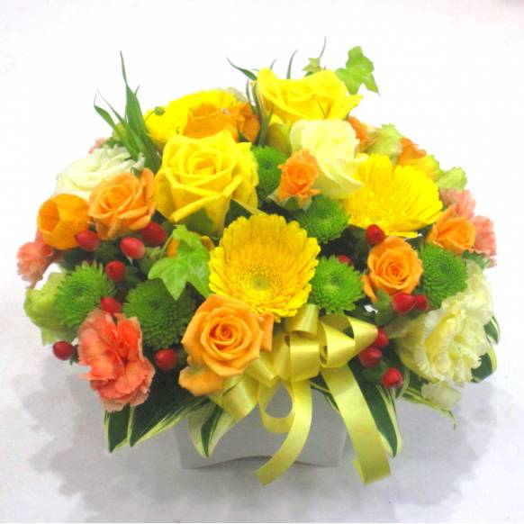 花キューピット加盟店 店舗名：花樹園
フラワーギフト商品番号：901947
商品名：《Flower arrangement》Fine Yellow & Orange