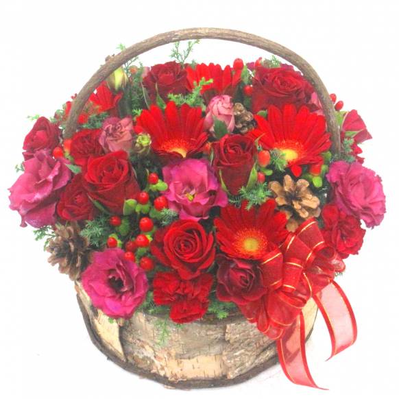 花キューピット加盟店 店舗名：花樹園
フラワーギフト商品番号：901956
商品名：《Flower arrangement》Natural Red Basket