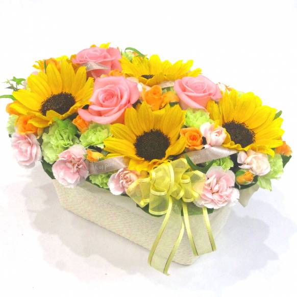 花キューピット加盟店 店舗名：花樹園
フラワーギフト商品番号：901963
商品名：《Flower arrangement》Peach Sunflower