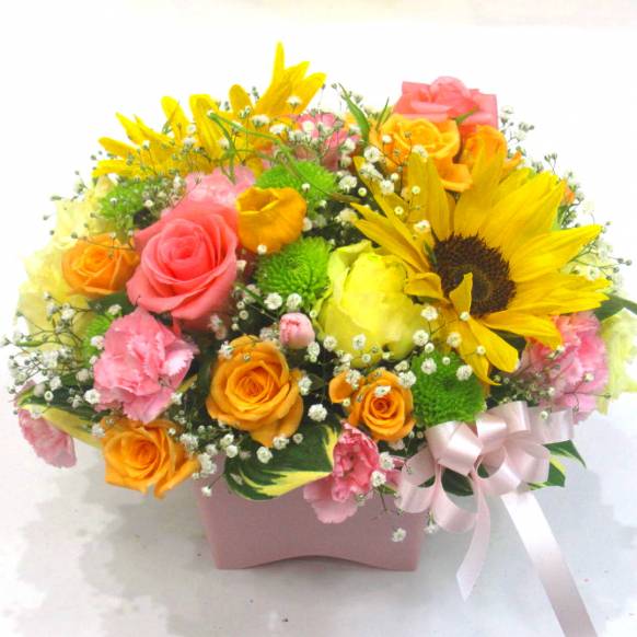 花キューピット加盟店 店舗名：花樹園
フラワーギフト商品番号：901967
商品名：《Flower arrangement》Pretty peach Sunflower