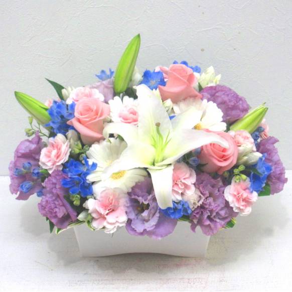花キューピット加盟店 店舗名：花樹園
フラワーギフト商品番号：901994
商品名：《Flower arrangement》Elegance