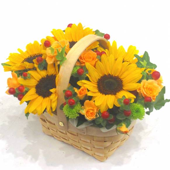 花キューピット加盟店 店舗名：花樹園
フラワーギフト商品番号：902009
商品名：《Flower arrangement》Wood Baskets Sunflower