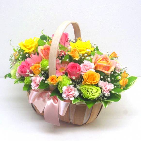花キューピット加盟店 店舗名：花樹園
フラワーギフト商品番号：902018
商品名：《Flower arrangement》Rose Field Basket